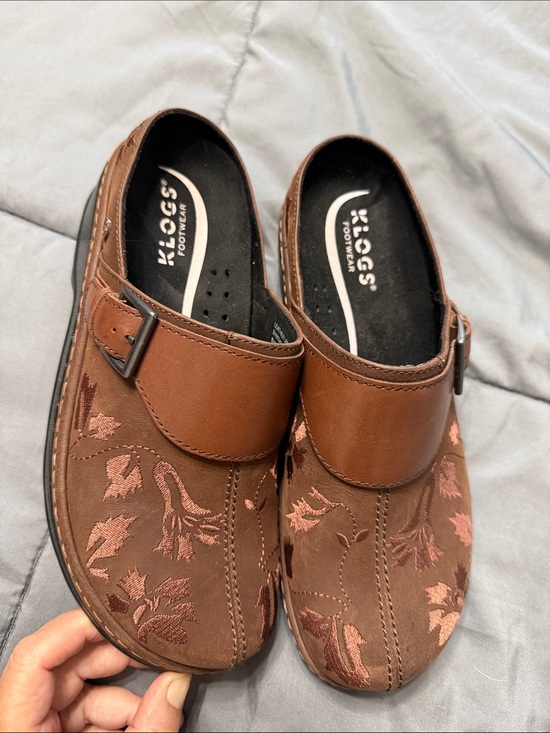 Klogs Shoes - Klogs Austin 9.5W Brown Floral-Embroidered Slip-On Clogs slip resistant